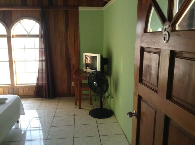 Hostal La Isla Guest House