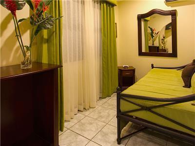 Hotel Iguana Verde