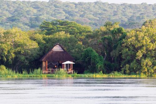 Royal Chundu River Lodge