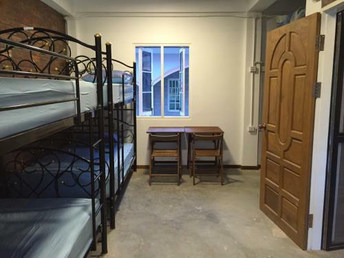 Roly's Hostel