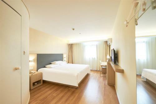 Hotel Hanting Express Chifeng Bus Station