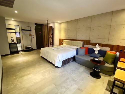 3 Door Hotel
