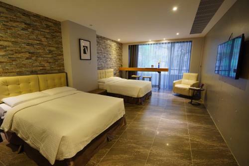 3 Door Hotel