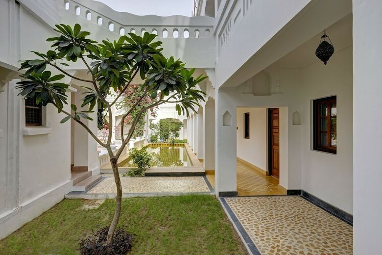 Hotel Lebua Lucknow