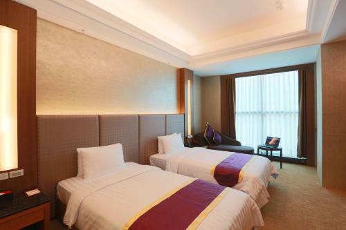 Happiness Inn Hotel