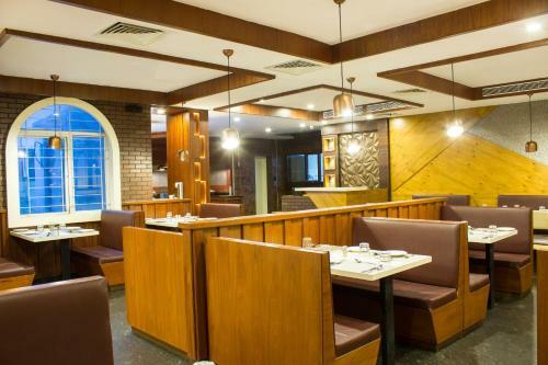 Hotel Ambaari Suites
