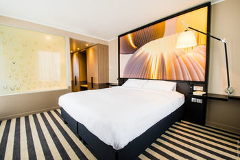 Simon Hotel