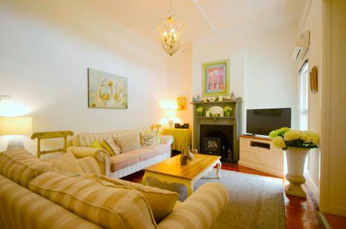 Westbury Cottage