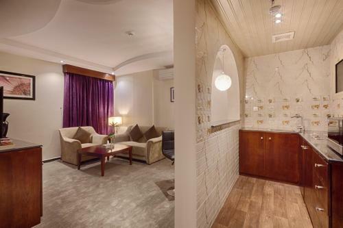 Lavona Hotel