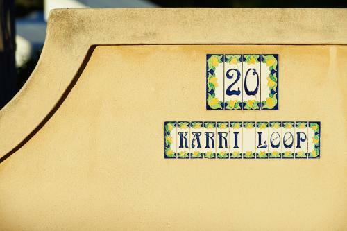 Bed & Breakfast Karri House. Eat - Stay - Love
