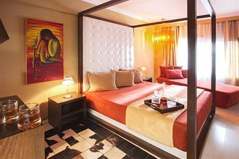 Plaza Art Hotel
