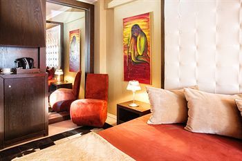 Plaza Art Hotel