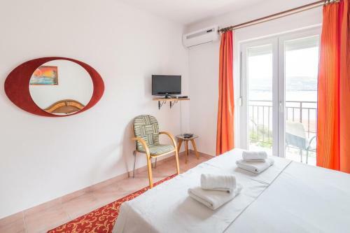 Apartment Arbanija 7543b