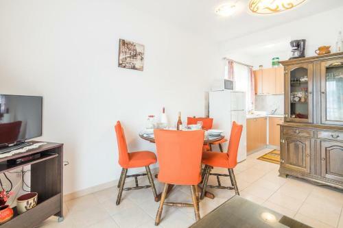 Apartment Arbanija 7543a