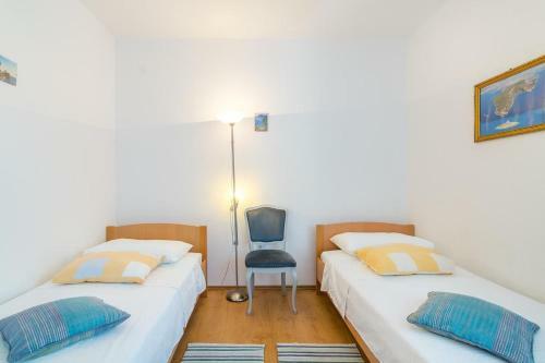 Apartment Arbanija 7543a