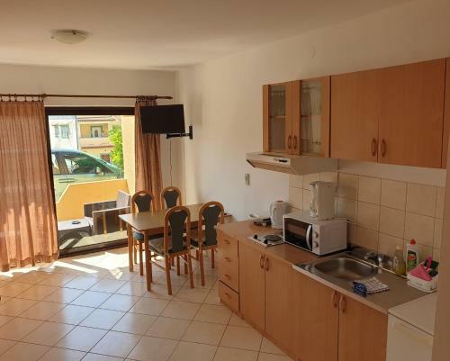 Apartments Damir 2838