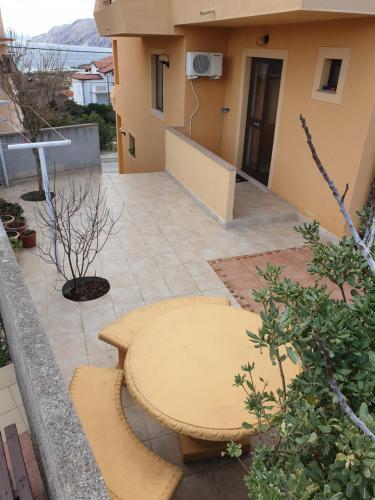 Apartments Damir 2838