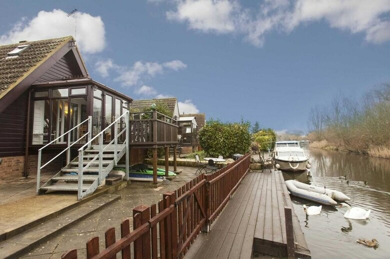 Isleham River Lodge