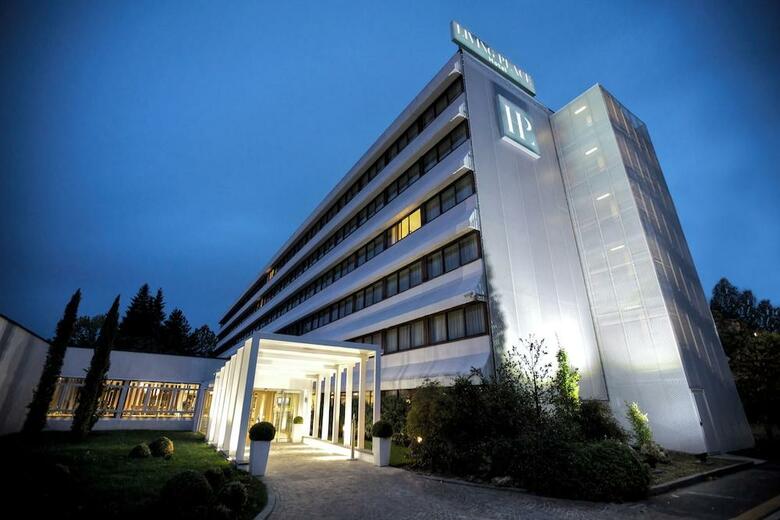 Living Place Hotel