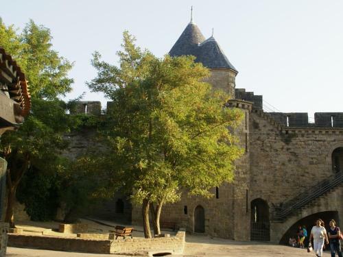 Maison De Vacances - Montbrun-des-corbi�res