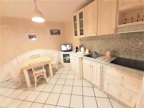 Baia De Bahas - Apartments & Resort