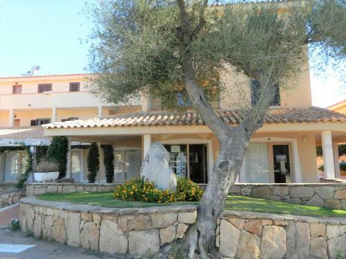 Baia De Bahas - Apartments & Resort