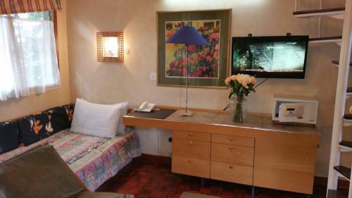 Woodmere Serviced Apartment