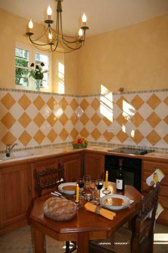 Aux Grilles Du Ch�teau