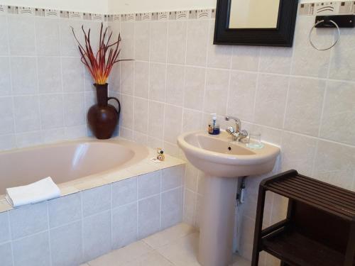 Hostal Lali's Guesthouse