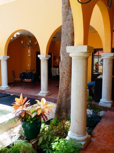 Ochenta Y Dos Bed & Breakfast