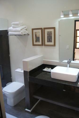 Ochenta Y Dos Bed & Breakfast