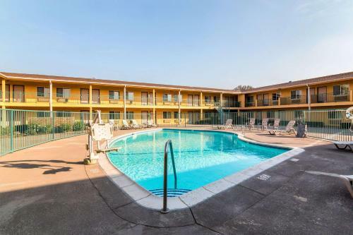 Hotel Quality Inn & Suites Bakersfield