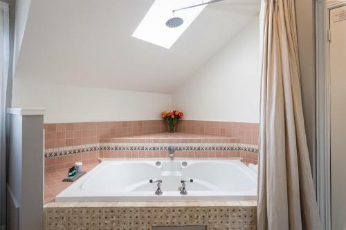 Bed & Breakfast Nantucket Whale Inn, Half Moon Bay