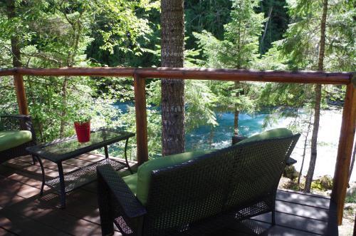 Reo Rafting Resort