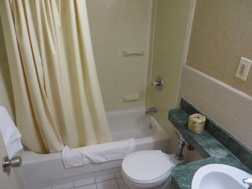 Motel Economy Inn- Louisville
