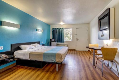 Hotel Motel 6 Waco - Lacey Lakeview