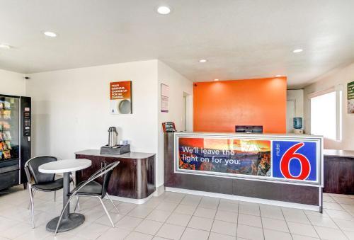 Hotel Motel 6 Waco - Lacey Lakeview