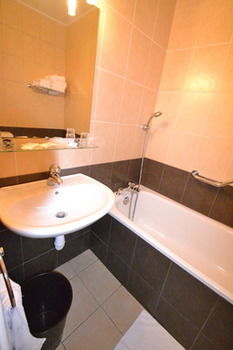 Hotel Terminus Paris La Defense