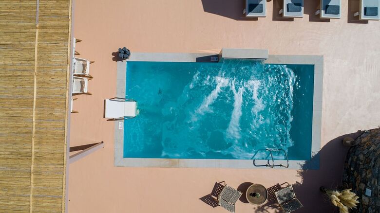 Hotel Pleiades Luxurious Villas
