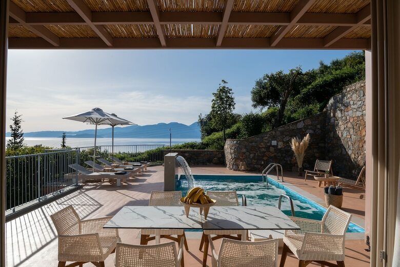 Hotel Pleiades Luxurious Villas