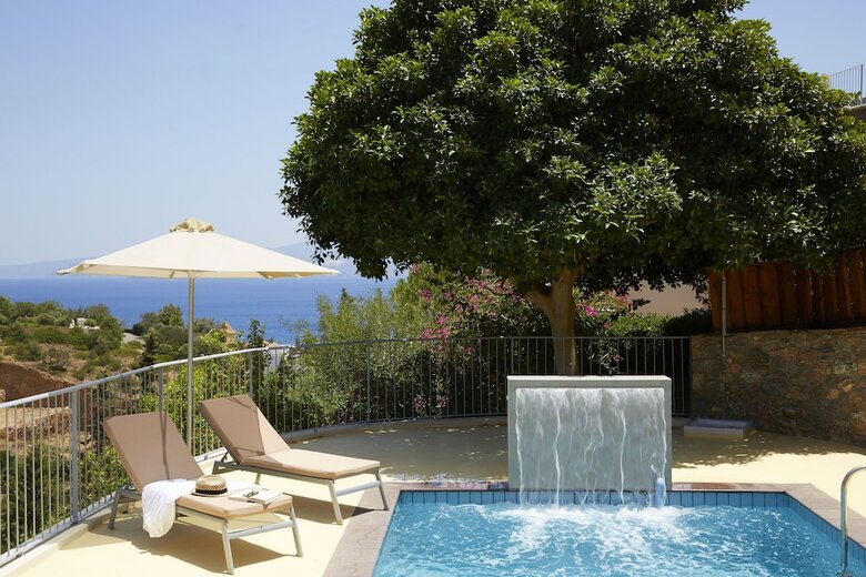 Hotel Pleiades Luxurious Villas