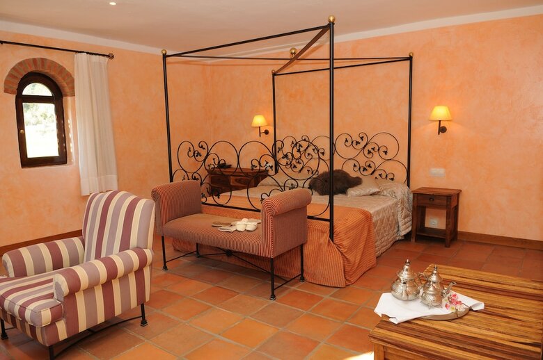 La Figuerola Hotel & Restaurant