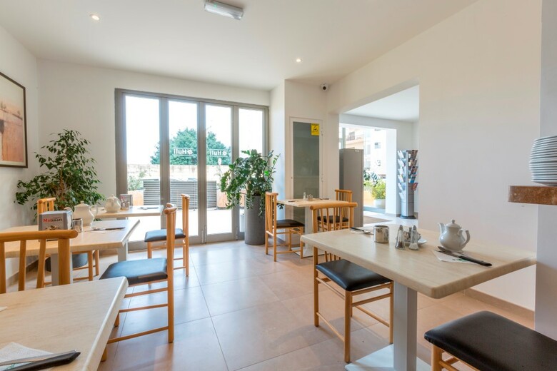 Huli Hotel & Apartments