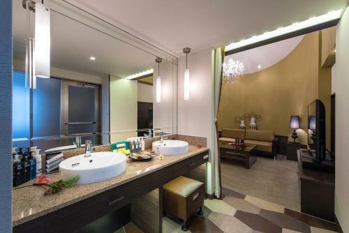 Hotel Myth