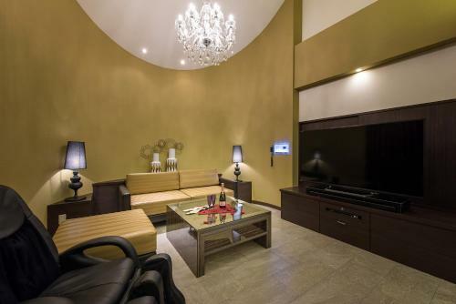 Hotel Myth