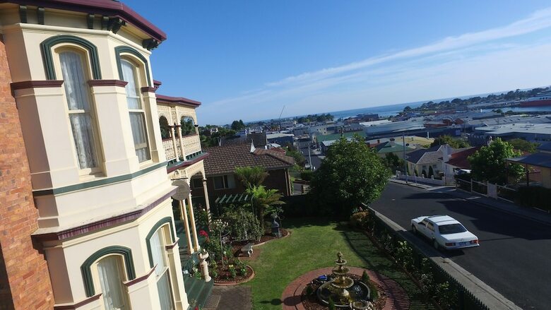 Bed & Breakfast The Grand On Macfie