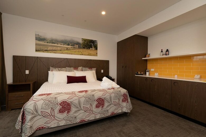 Hotel Young Federation Motor Inn