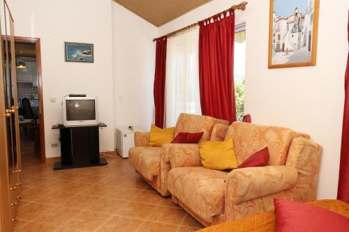 Hostal Triple Room Lumbarda 4442e