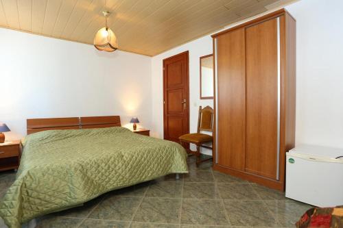 Hostal Triple Room Lumbarda 4442e