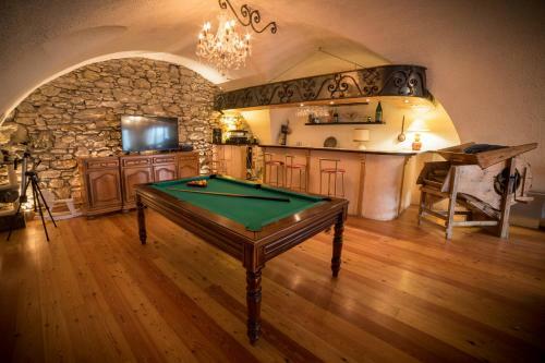 Hostal Chalet Les Moineaux Chambres D'h�tes